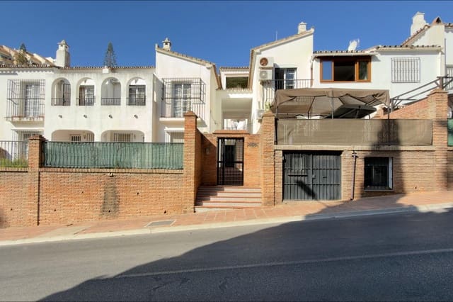 Adosado de 3 habitaciones en Zona Centro Comercial Torrequebrada, Benalmádena en venta con piscina - 380.000 € (Ref: 10098354)