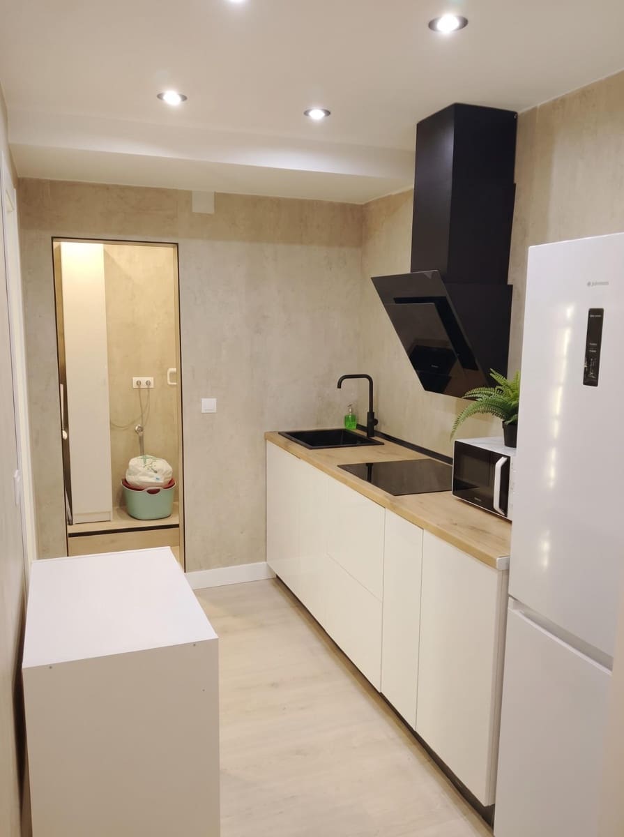3 slaapkamer Appartement te huur in Malaga stad - € 1.499 (Ref: 10139928)