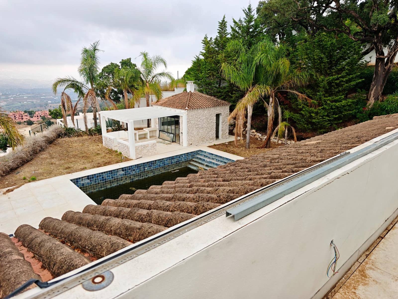 4 soveværelse Villa til salg i La Mairena med swimmingpool garage - € 995.000 (Ref: 10139931)