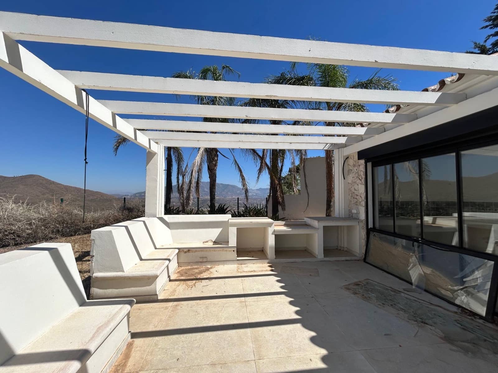 4 soveværelse Villa til salg i La Mairena med swimmingpool garage - € 995.000 (Ref: 10139931)