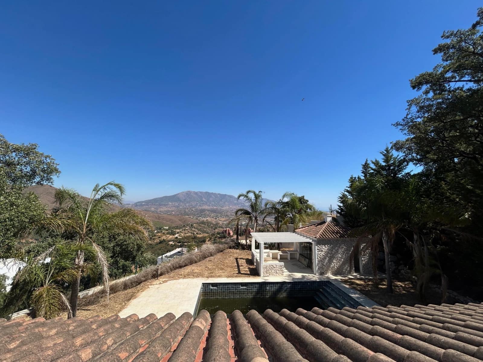 4 soveværelse Villa til salg i La Mairena med swimmingpool garage - € 995.000 (Ref: 10139931)