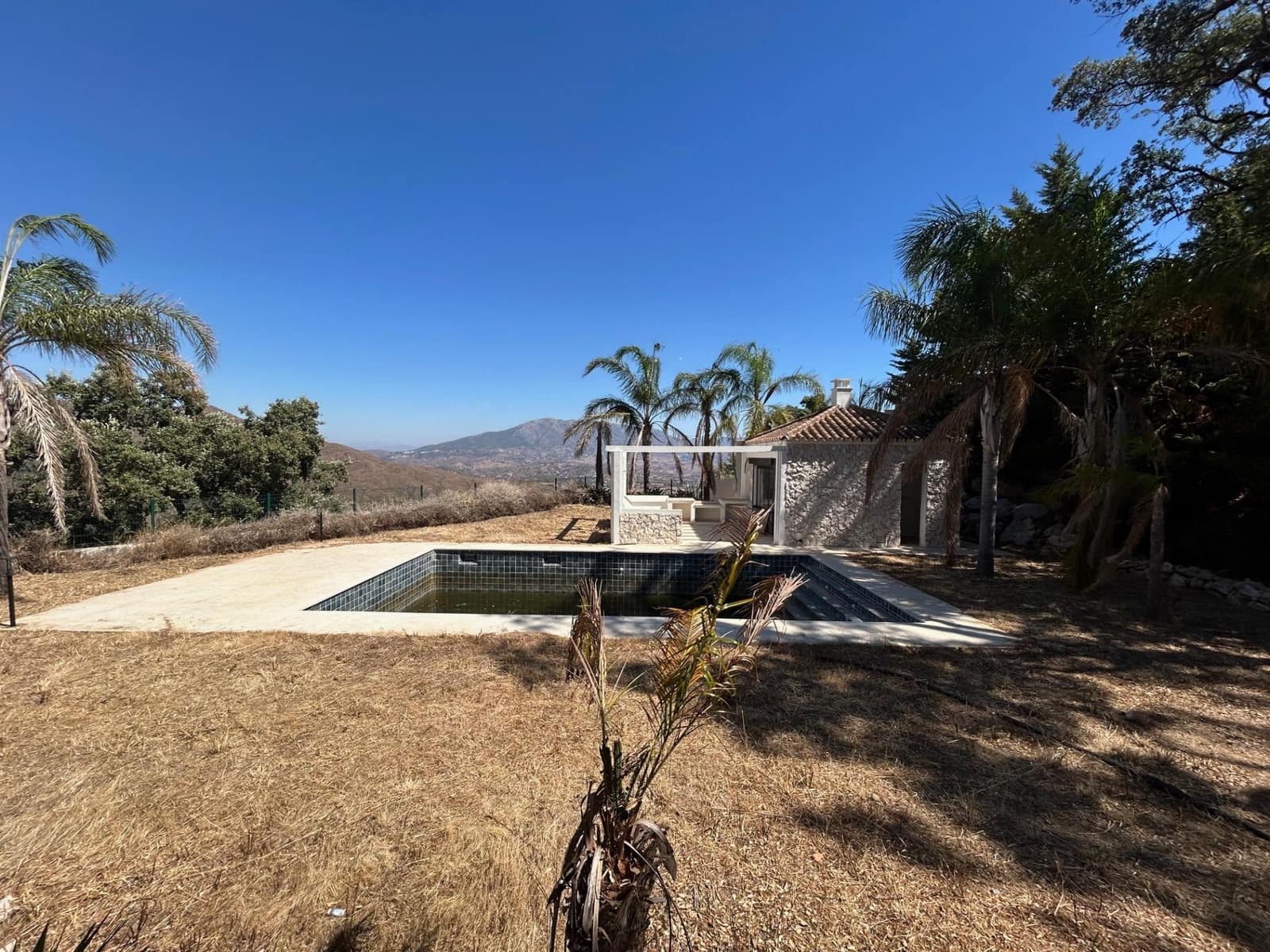4 soveværelse Villa til salg i La Mairena med swimmingpool garage - € 995.000 (Ref: 10139931)