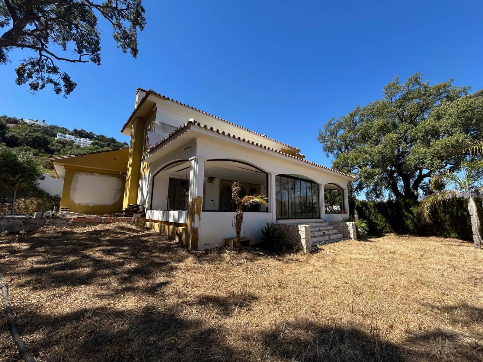 4 soveværelse Villa til salg i La Mairena med swimmingpool garage - € 995.000 (Ref: 10139931)