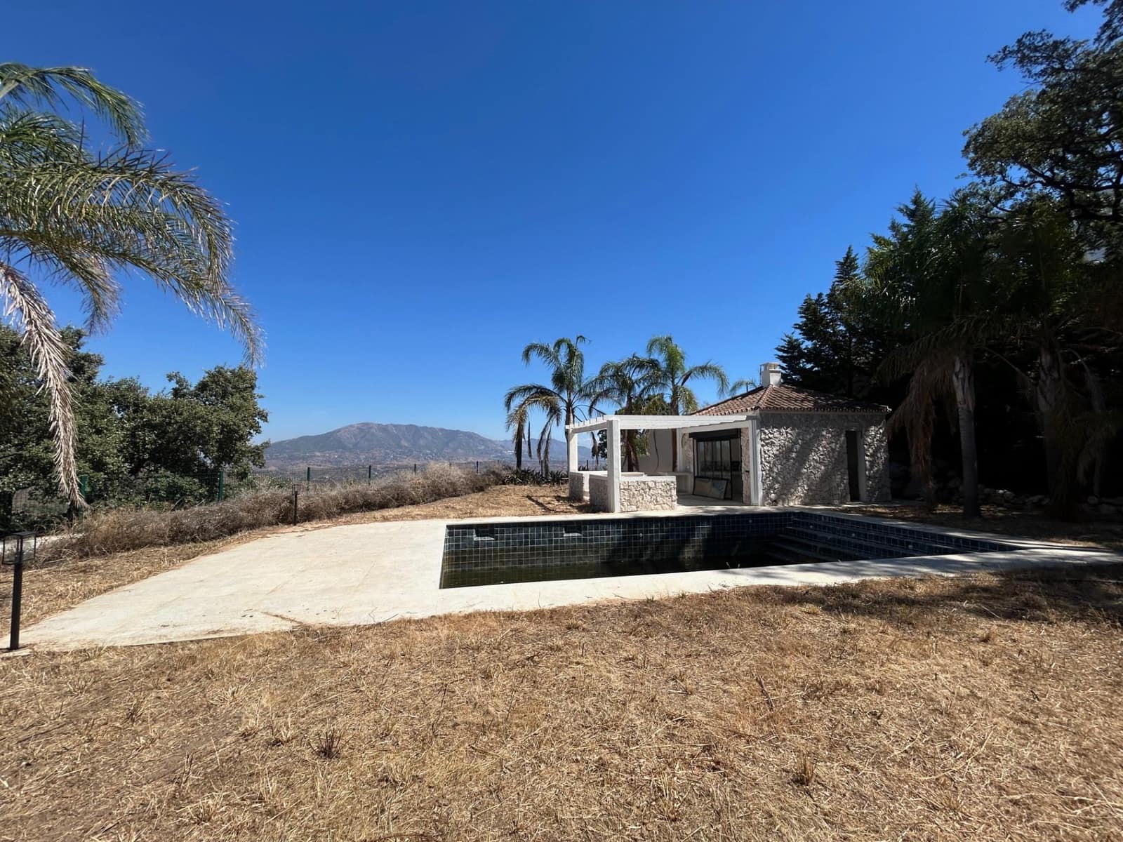 4 soveværelse Villa til salg i La Mairena med swimmingpool garage - € 995.000 (Ref: 10139931)