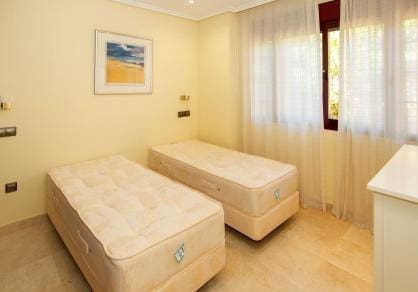 2 bedroom Apartment for sale in La Mairena with pool garage - € 365,000 (Ref: 10159634)
