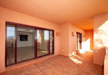 2 soveværelse Lejlighed til salg i La Mairena med swimmingpool garage - € 365.000 (Ref: 10159635)