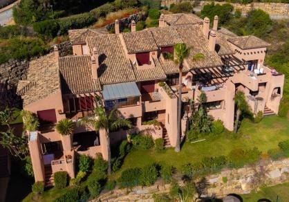 2 soveværelse Lejlighed til salg i La Mairena med swimmingpool garage - € 365.000 (Ref: 10159635)
