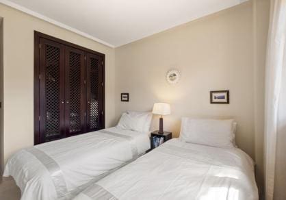 2 bedroom Apartment for sale in La Mairena with pool garage - € 365,000 (Ref: 10159635)