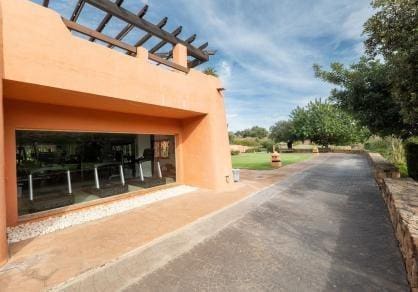 2 soveværelse Lejlighed til salg i La Mairena med swimmingpool garage - € 339.000 (Ref: 10159636)