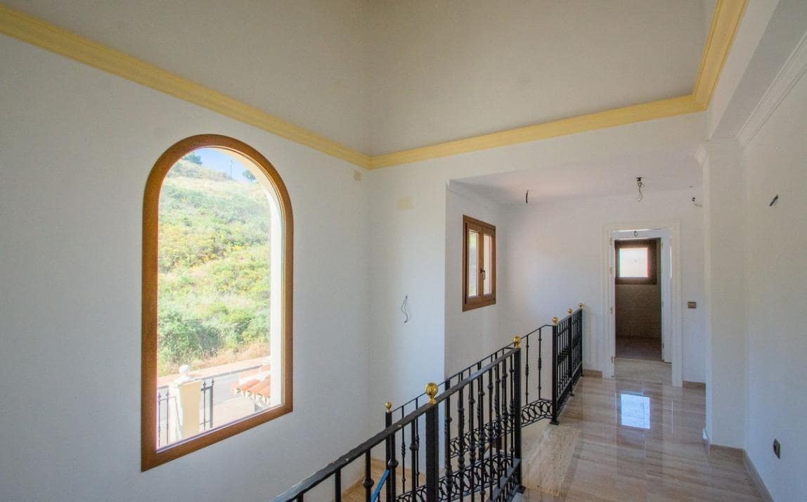 5 sovrum Villa till salu i Mijas med pool garage - 1 350 000 € (Ref: 10159638)