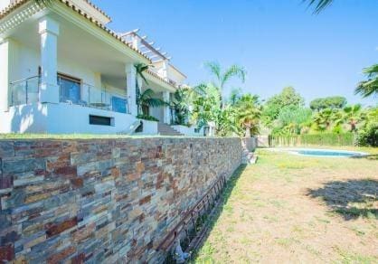 5 sovrum Villa till salu i Mijas med pool garage - 1 350 000 € (Ref: 10159638)