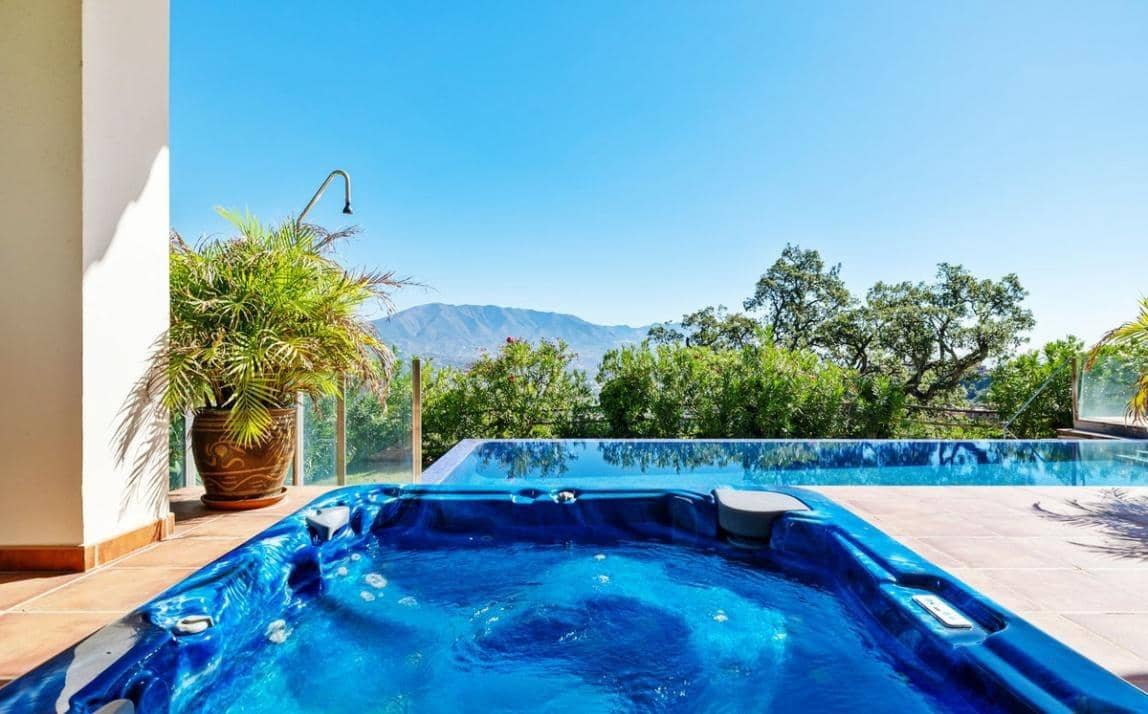 Chalet de 6 habitaciones en La Mairena en venta con piscina garaje - 2.100.000 € (Ref: 10159639)
