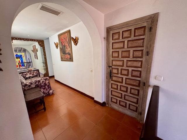 10 slaapkamer Villa te koop in Malaga stad met zwembad garage - € 3.999.000 (Ref: 10161760)
