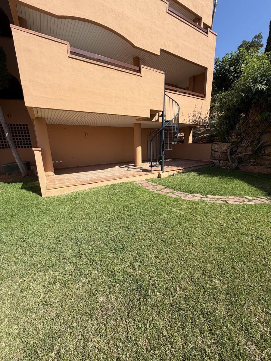 2 bedroom Apartment for sale in La Mairena with pool garage - € 380,000 (Ref: 10161761)