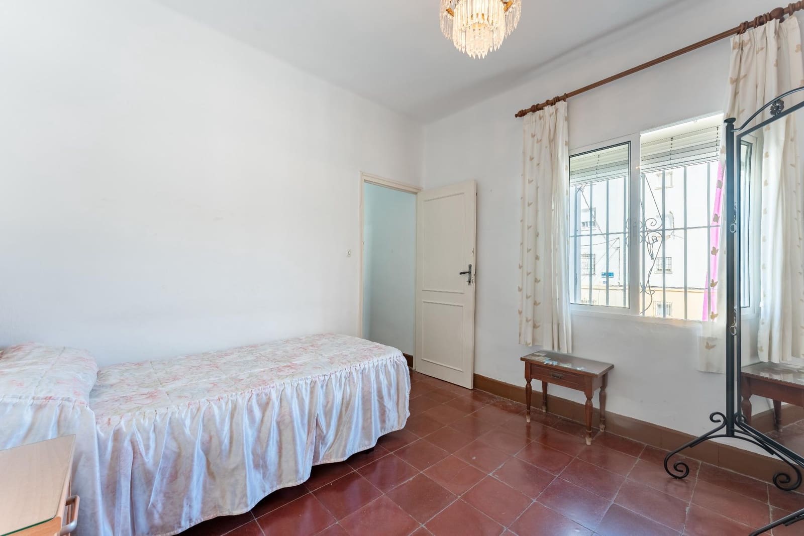 4 slaapkamer Flat te koop in Malaga stad - € 230.000 (Ref: 10173878)
