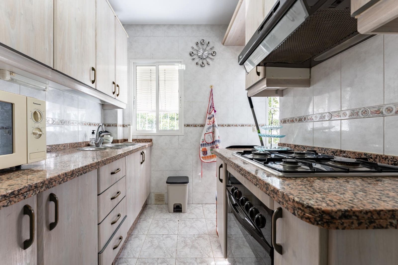 4 slaapkamer Flat te koop in Malaga stad - € 230.000 (Ref: 10173878)