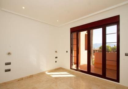 2 quarto Apartamento para venda em La Mairena, Ojen com piscina garagem - 365 000 € (Ref: 10177413)