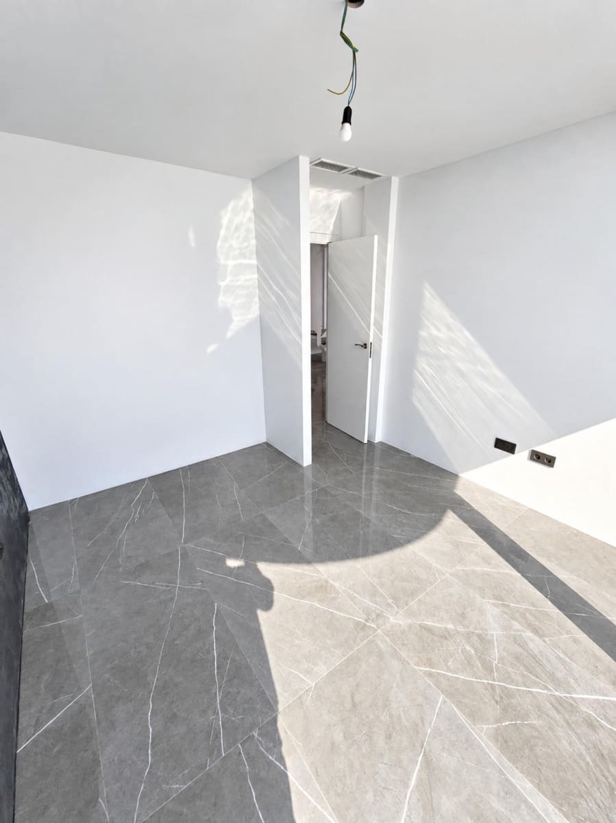 2 bedroom Penthouse for sale in Arroyo de la Miel with pool garage - € 695,000 (Ref: 10180835)