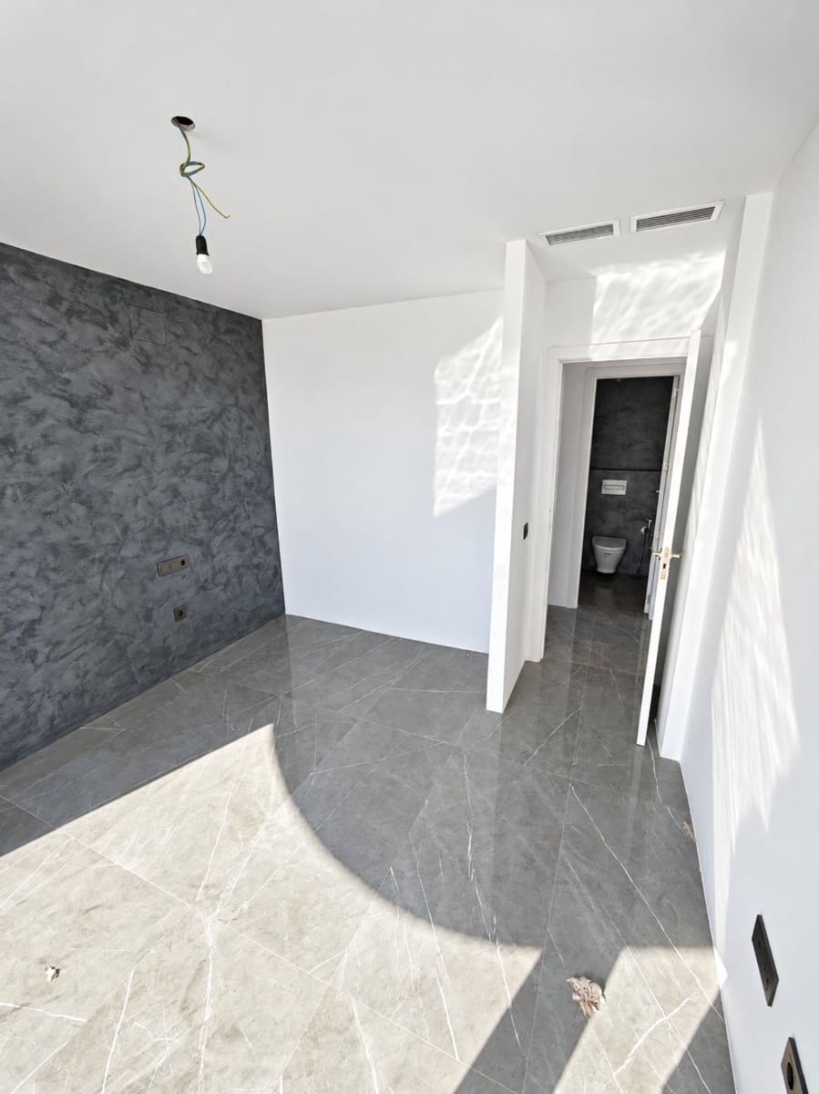 2 bedroom Penthouse for sale in Arroyo de la Miel with pool garage - € 695,000 (Ref: 10180835)