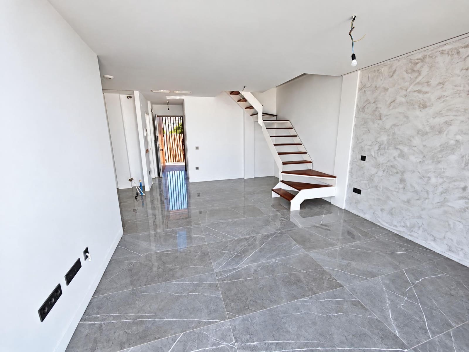 2 bedroom Penthouse for sale in Arroyo de la Miel with pool garage - € 695,000 (Ref: 10180835)