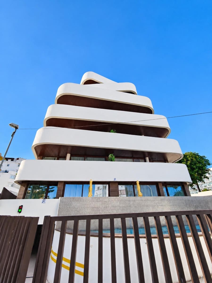 2 bedroom Apartment for sale in Arroyo de la Miel with pool garage - € 495,000 (Ref: 10180836)