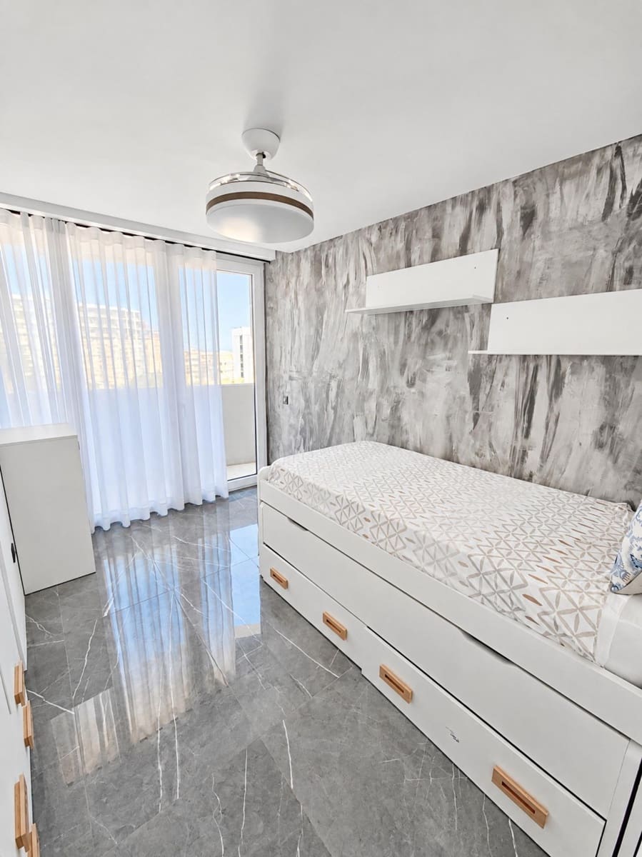 2 bedroom Apartment for sale in Arroyo de la Miel with pool garage - € 495,000 (Ref: 10180836)