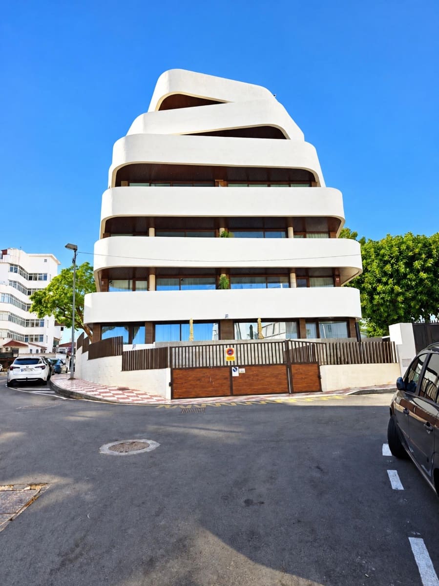 2 bedroom Apartment for sale in Arroyo de la Miel with pool garage - € 495,000 (Ref: 10180836)