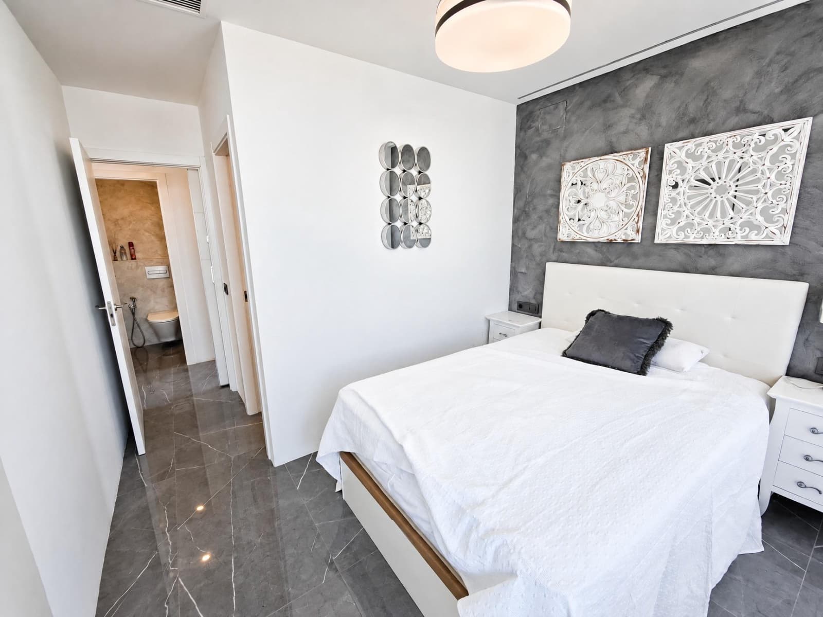 2 bedroom Apartment for sale in Arroyo de la Miel with pool garage - € 495,000 (Ref: 10180836)