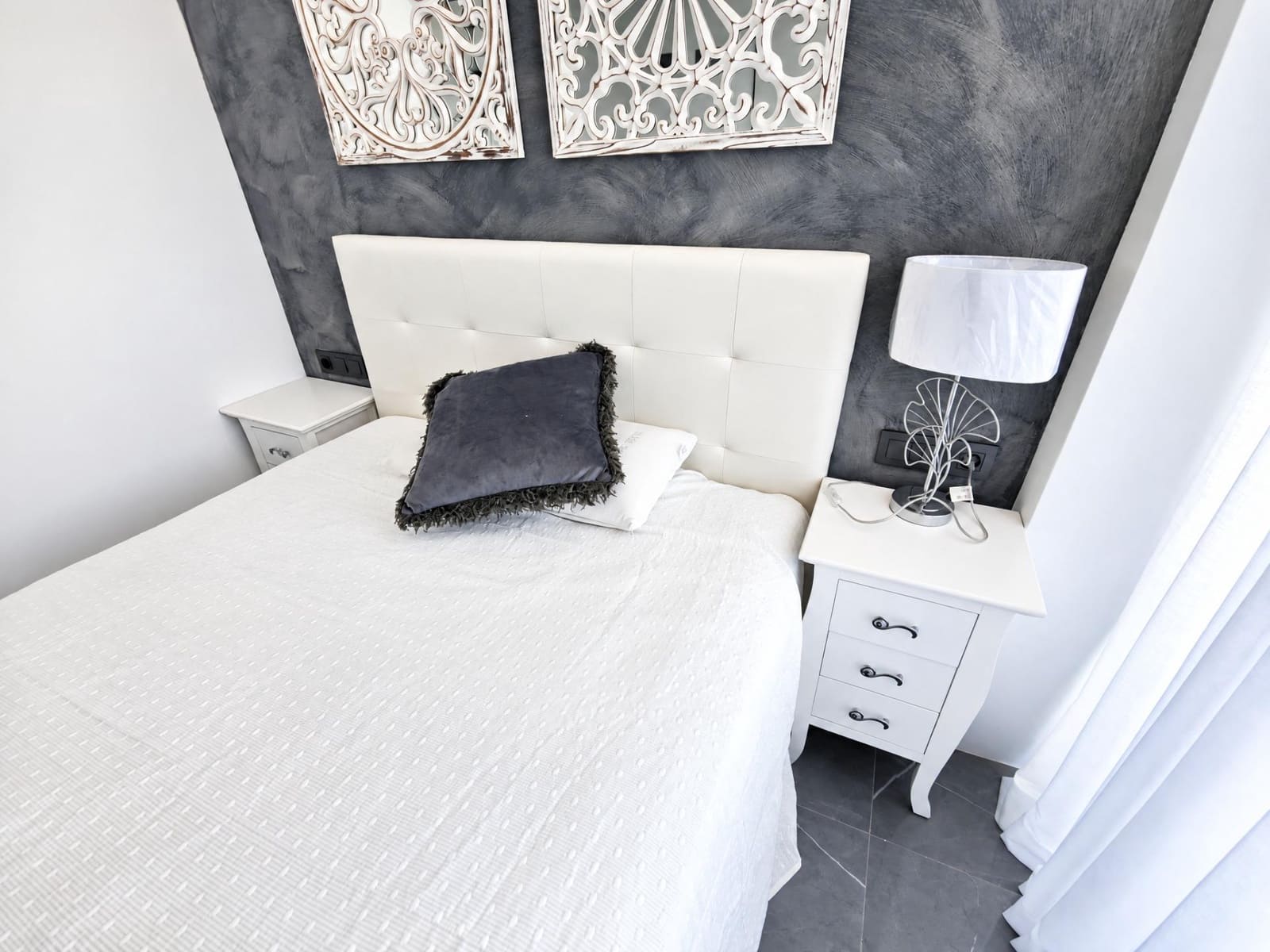 2 bedroom Apartment for sale in Arroyo de la Miel with pool garage - € 495,000 (Ref: 10180836)