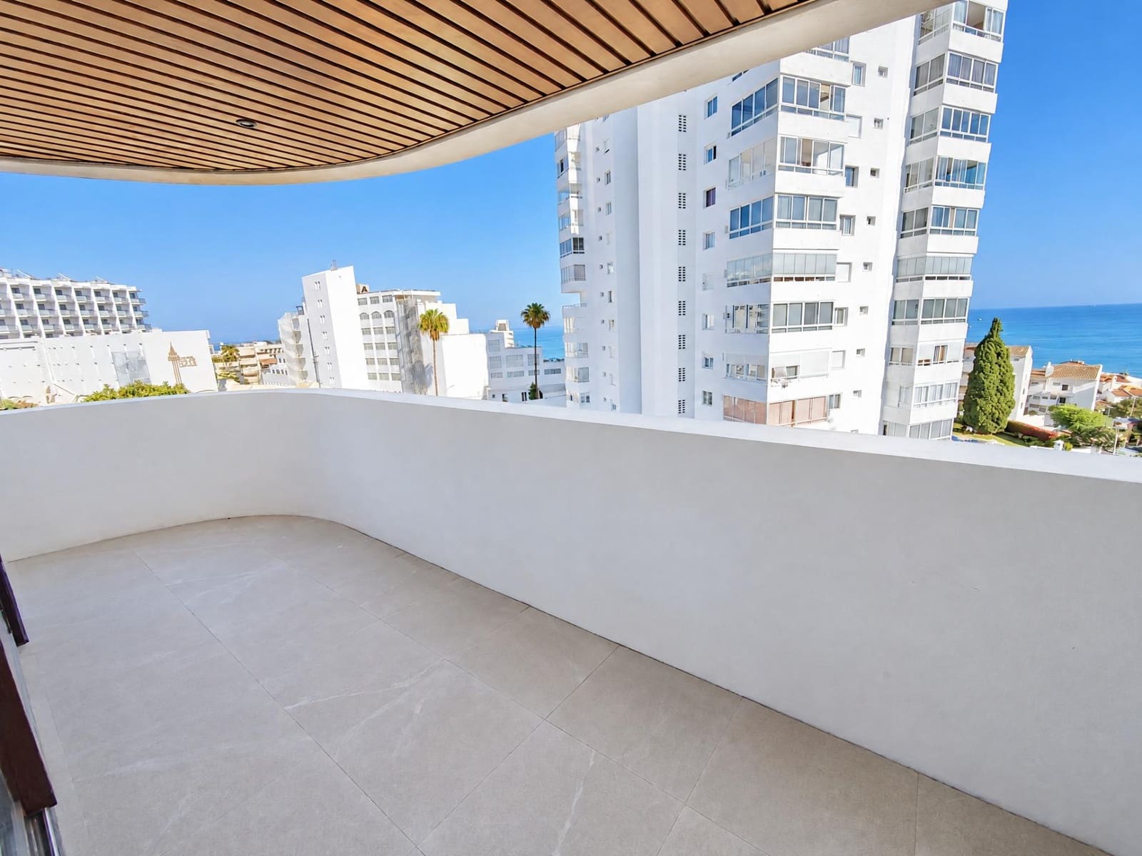 2 bedroom Apartment for sale in Arroyo de la Miel with pool garage - € 495,000 (Ref: 10180836)