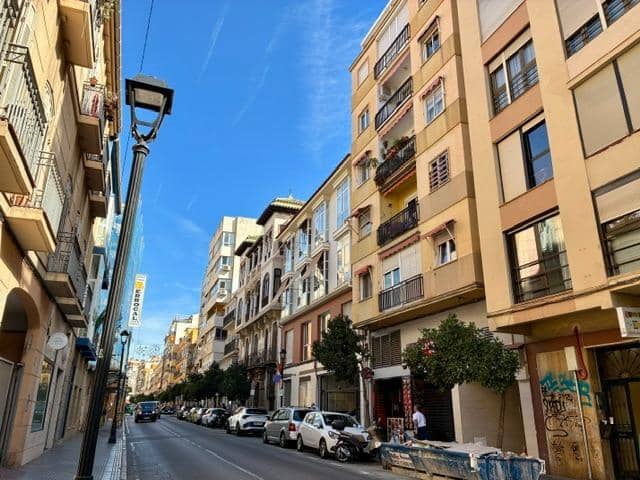 2 slaapkamer Flat te koop in Malaga stad - € 650.000 (Ref: 10180837)