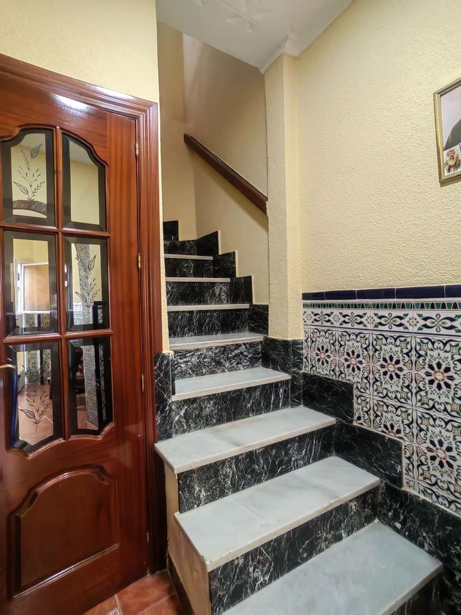 2 slaapkamer Huis te koop in Malaga stad - € 325.000 (Ref: 10187310)