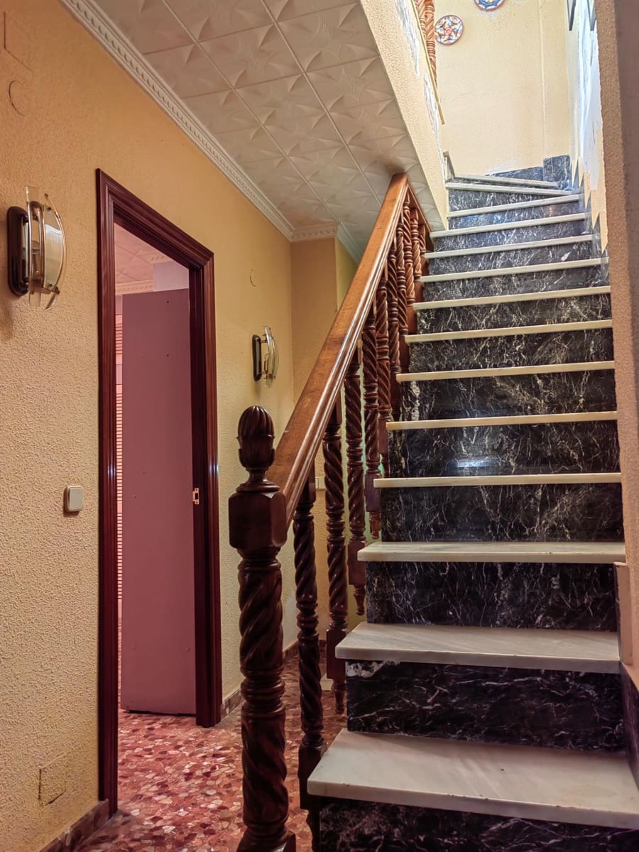 2 slaapkamer Huis te koop in Malaga stad - € 325.000 (Ref: 10187310)