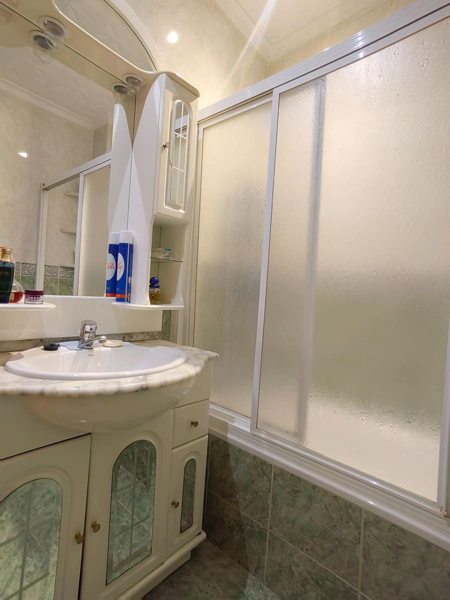 2 slaapkamer Huis te koop in Malaga stad - € 325.000 (Ref: 10187310)
