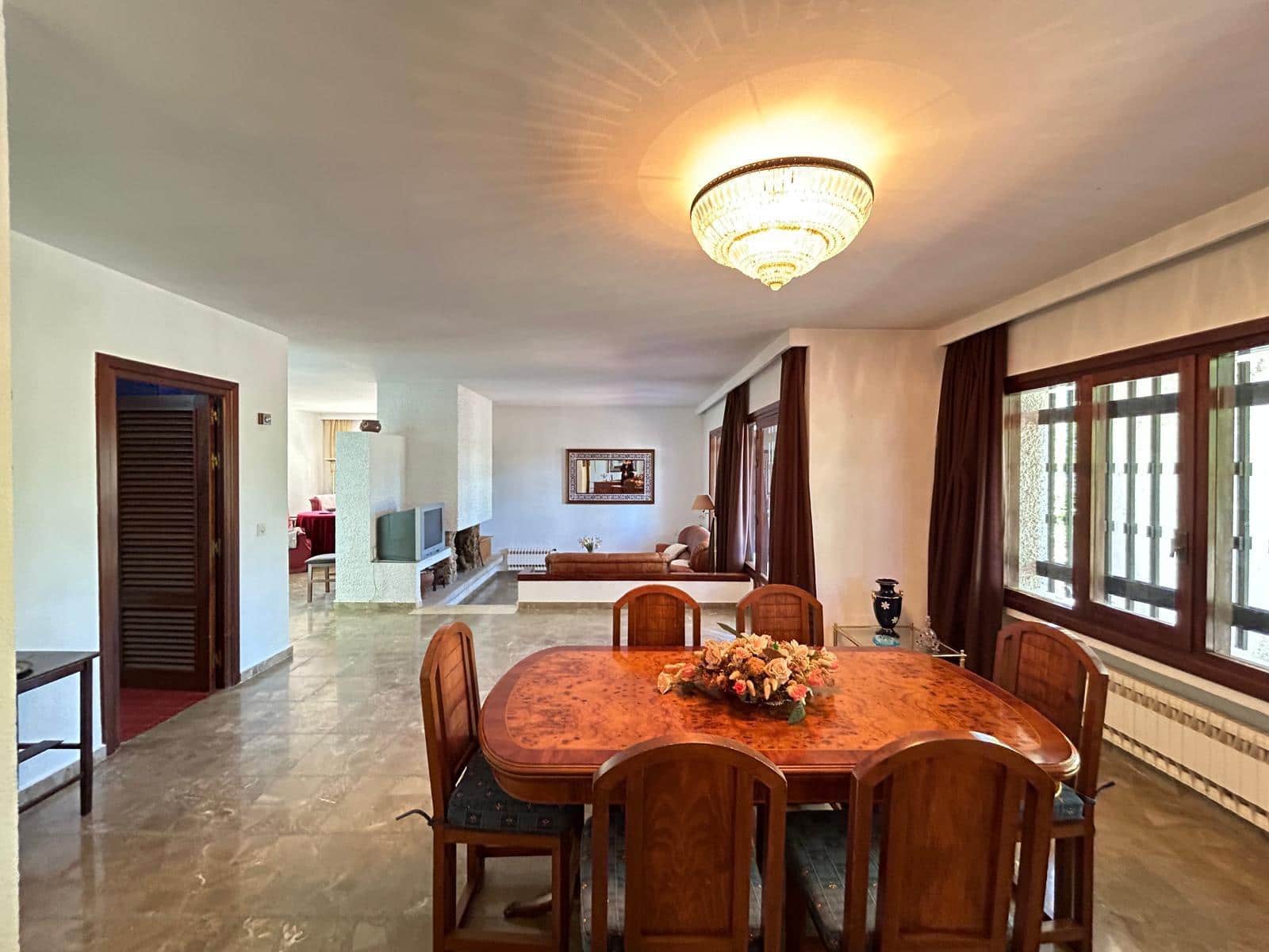 4 soverom Villa til salgs i Villanueva del Rosario med svømmebasseng garasje - € 450 000 (Ref: 8429673)