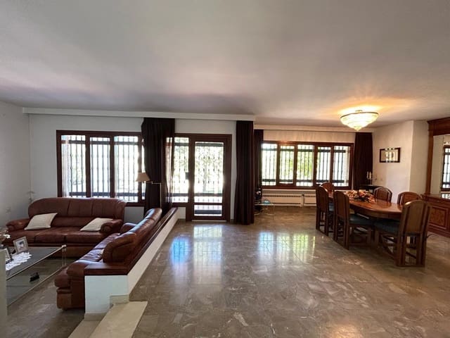 4 sypialnia Willa na sprzedaż w Villanueva del Rosario z basenem garażem - 450 000 € (Ref: 8429673)