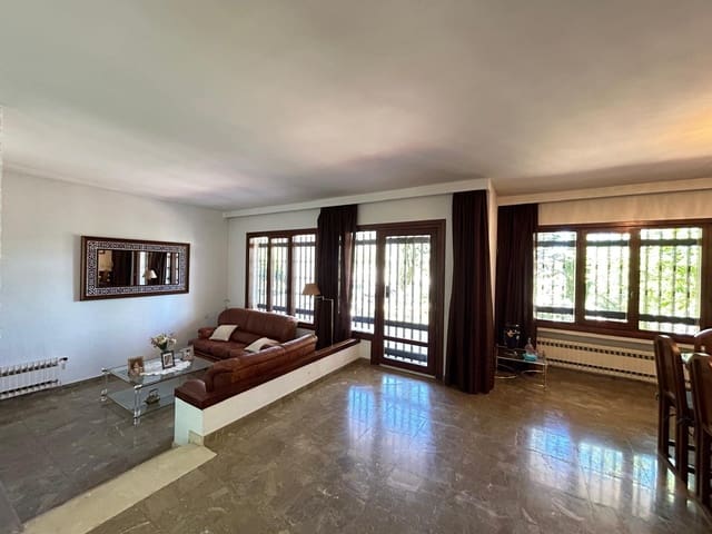 4 sypialnia Willa na sprzedaż w Villanueva del Rosario z basenem garażem - 450 000 € (Ref: 8429673)