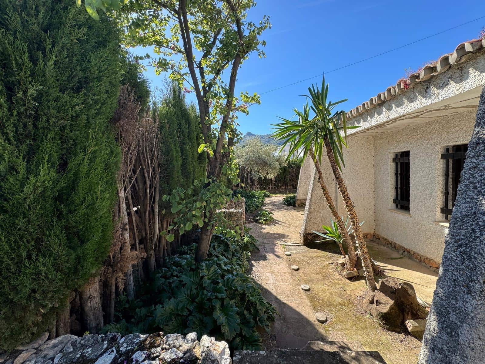 4 soverom Villa til salgs i Villanueva del Rosario med svømmebasseng garasje - € 450 000 (Ref: 8429673)