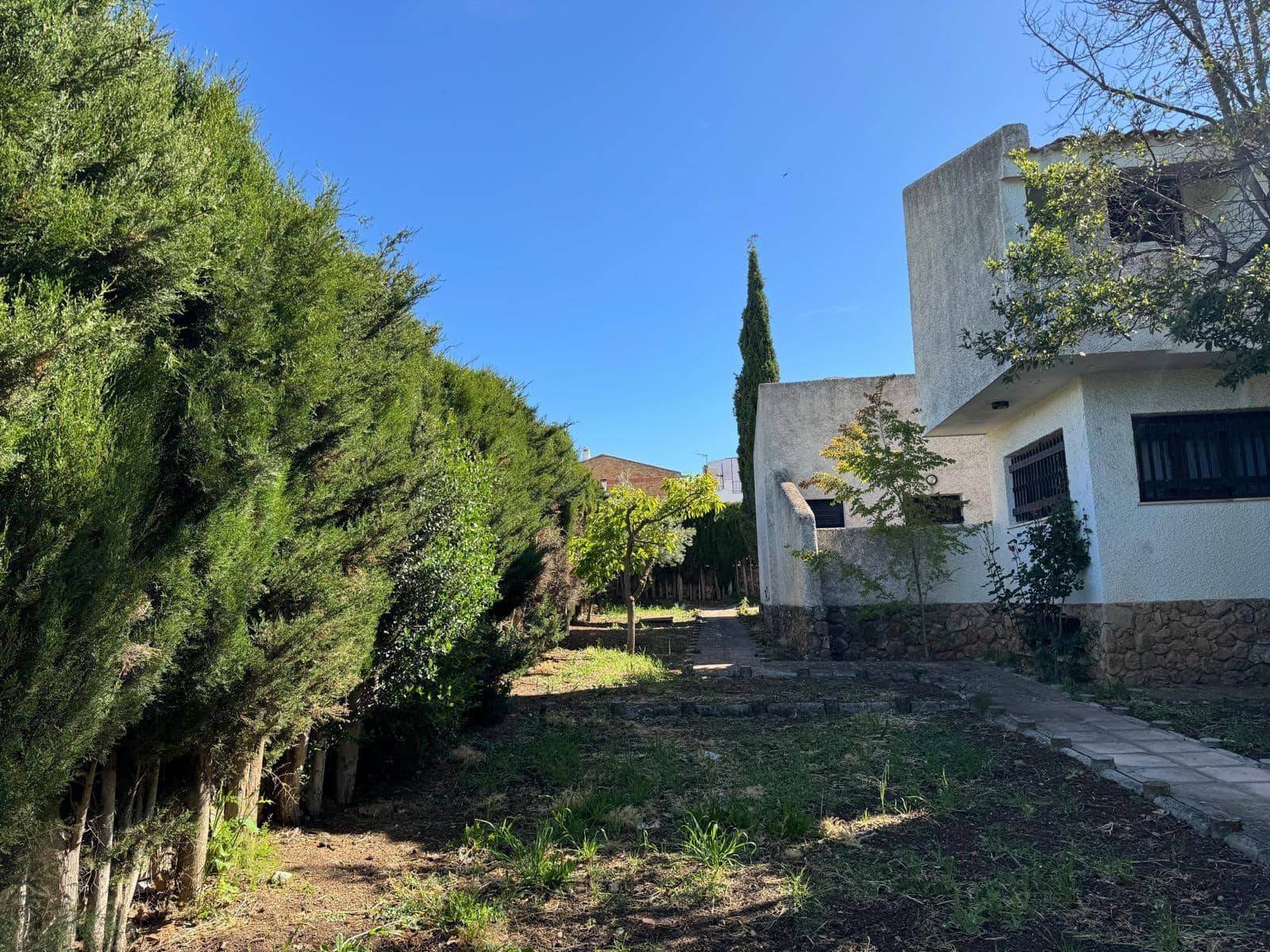 4 soverom Villa til salgs i Villanueva del Rosario med svømmebasseng garasje - € 450 000 (Ref: 8429673)