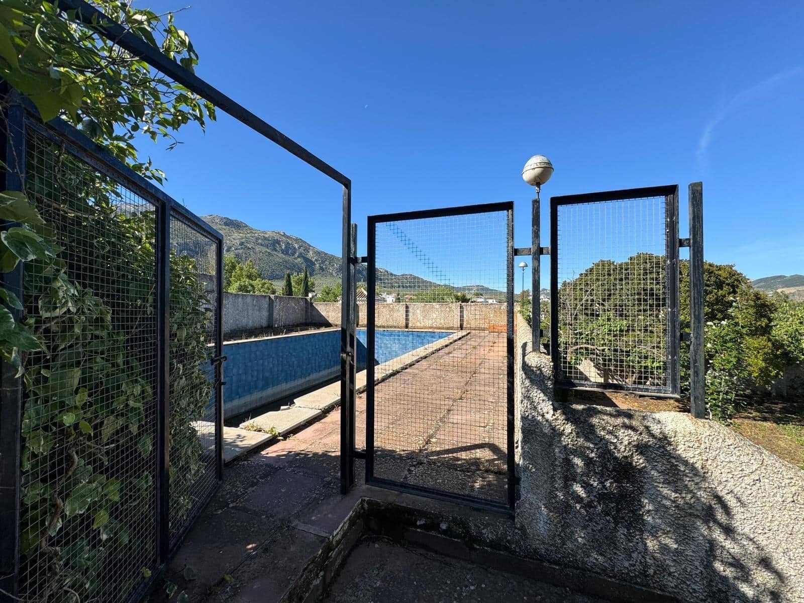 4 soverom Villa til salgs i Villanueva del Rosario med svømmebasseng garasje - € 450 000 (Ref: 8429673)