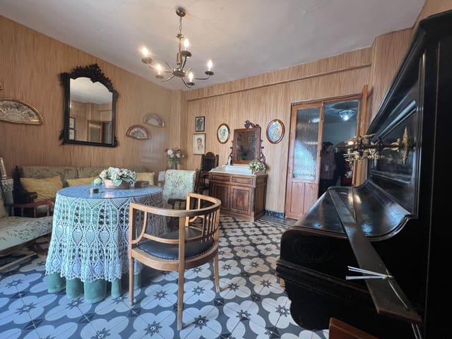 6 bedroom Villa for sale in Ubeda - € 380,000 (Ref: 8429684)