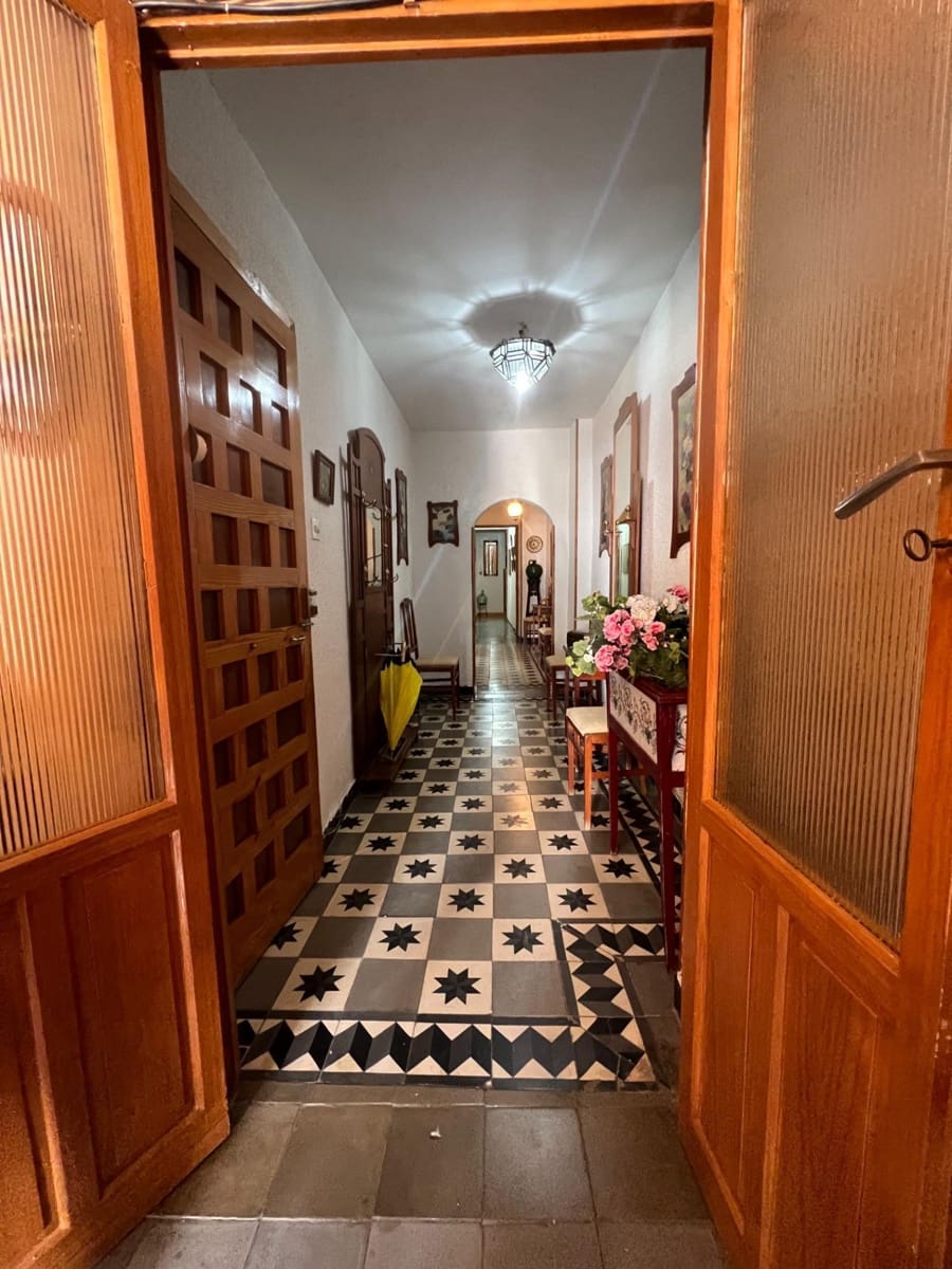 Chalet de 6 habitaciones en Ubeda en venta - 360.000 € (Ref: 8429684)