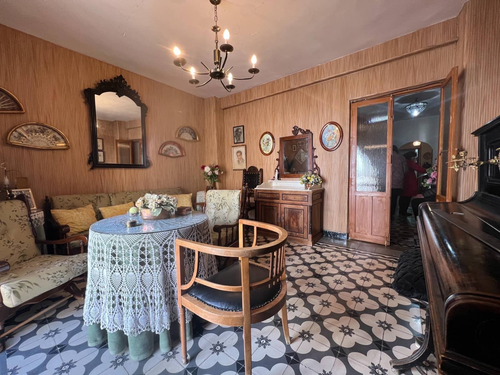 Chalet de 6 habitaciones en Ubeda en venta - 360.000 € (Ref: 8429684)