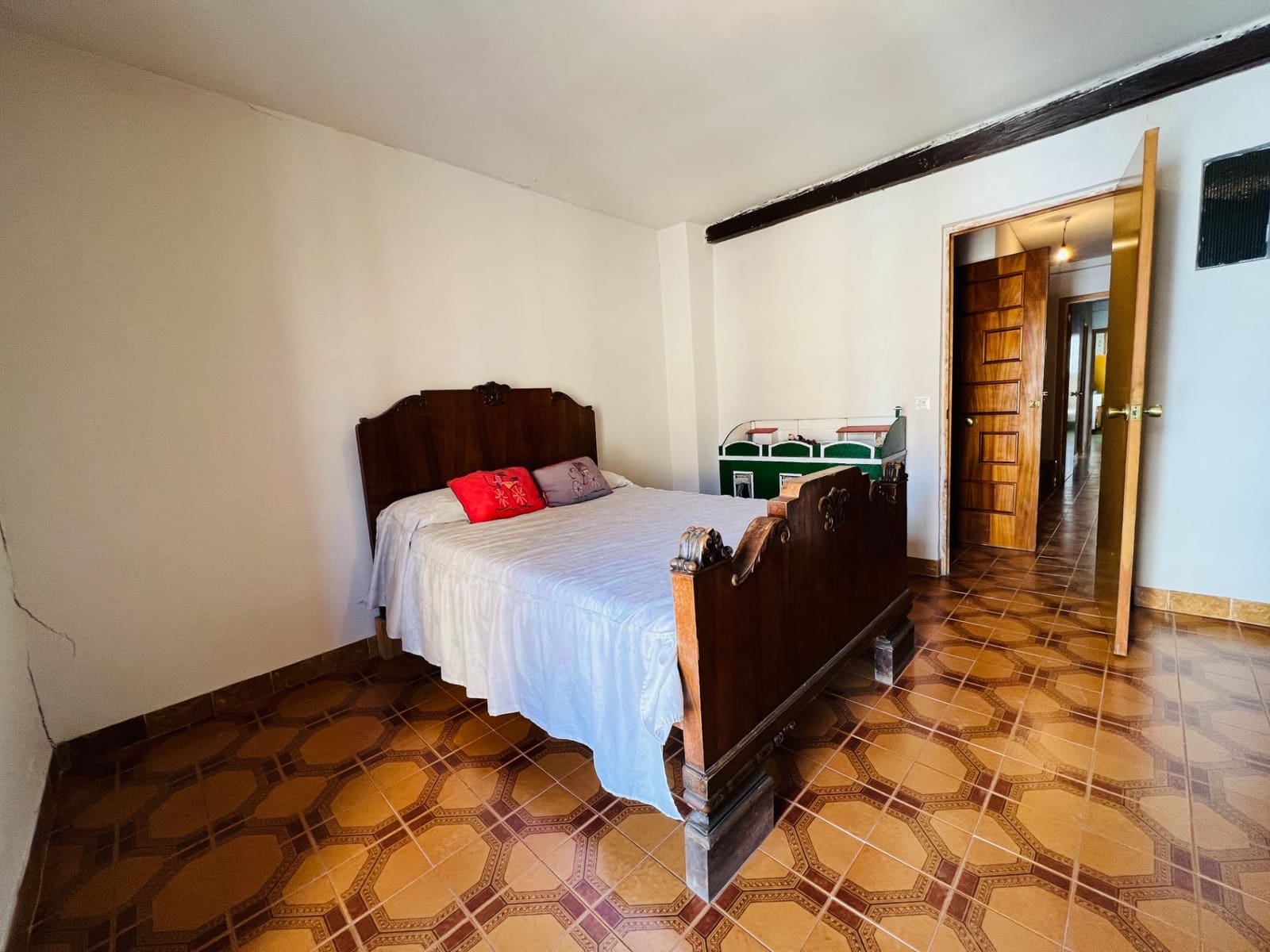 Chalet de 6 habitaciones en Ubeda en venta - 360.000 € (Ref: 8429684)