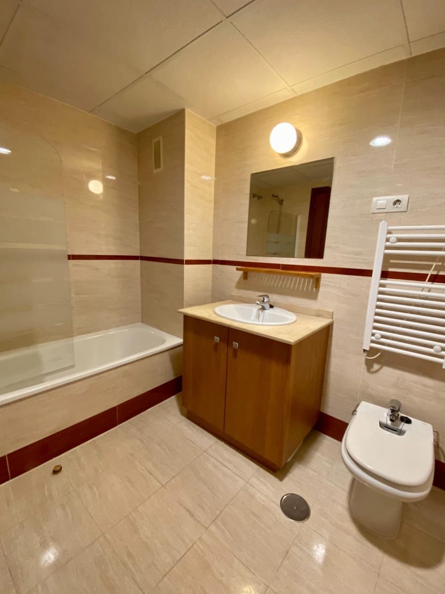 2 soveværelse Lejlighed til leje i Malaga by med swimmingpool - € 1.500 (Ref: 8487742)