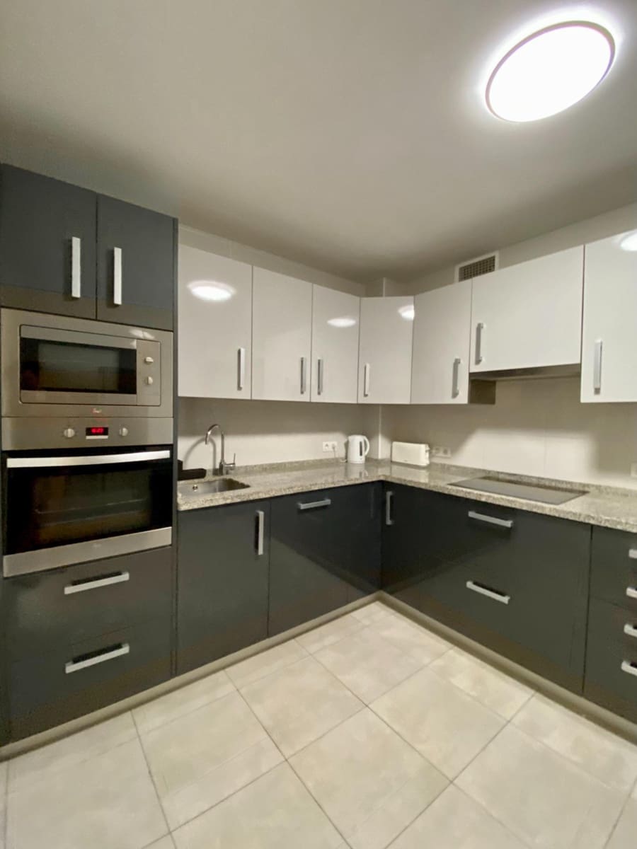 2 soveværelse Lejlighed til leje i Malaga by med swimmingpool - € 1.500 (Ref: 8487742)