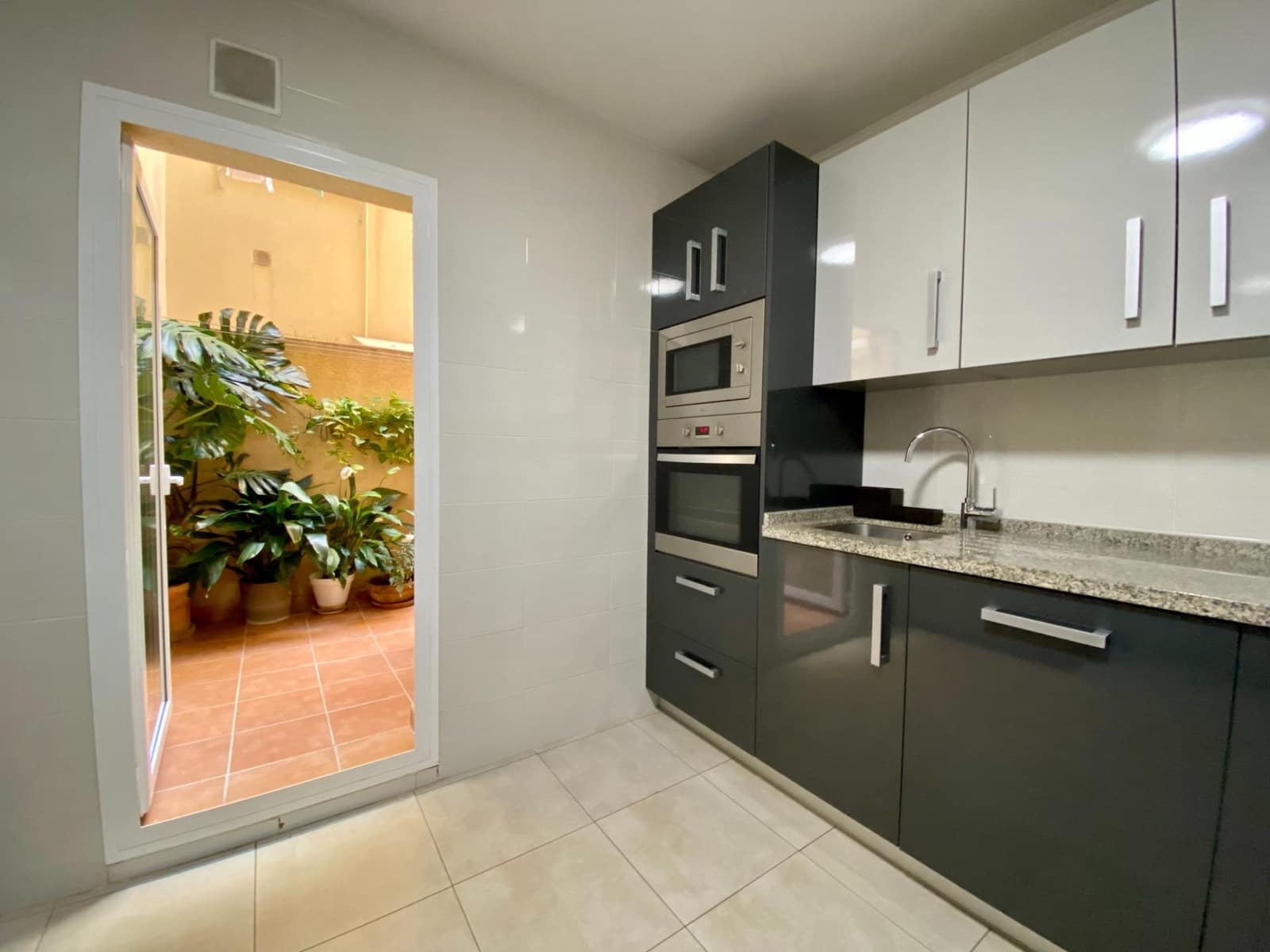 2 soveværelse Lejlighed til leje i Malaga by med swimmingpool - € 1.500 (Ref: 8487742)