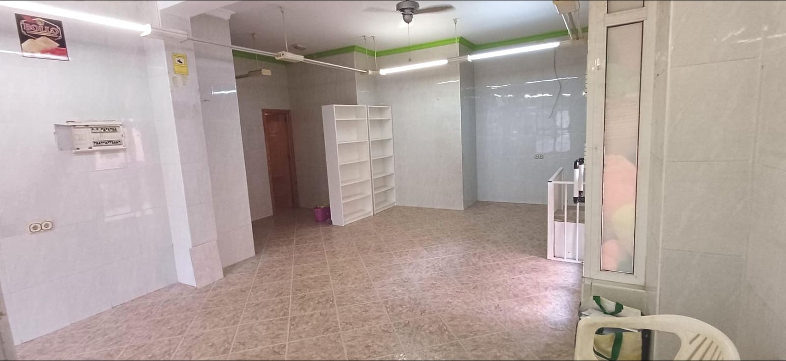 Commercieel te huur in Malaga stad - € 900 (Ref: 8597295)