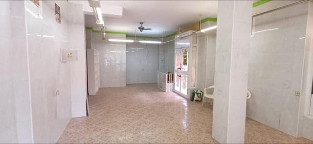 Commercieel te huur in El Torcal, Málaga stad - € 900 (Ref: 8597295)