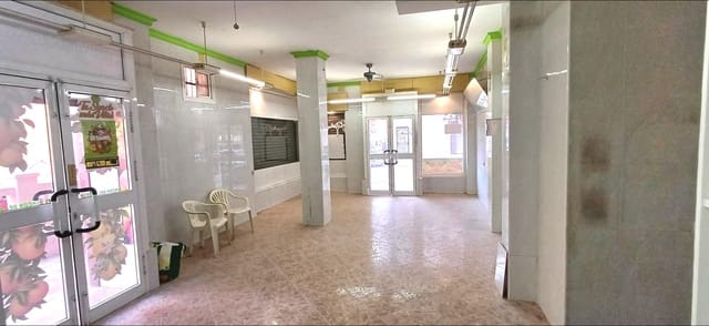 Commercieel te huur in El Torcal, Málaga stad - € 900 (Ref: 8597295)